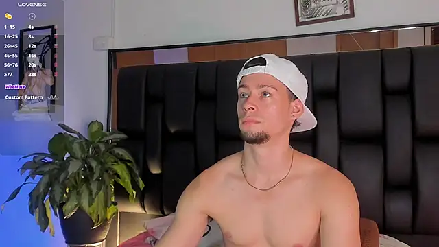 JadeSmiith  online show from November 13, 2025, 10:19 pm