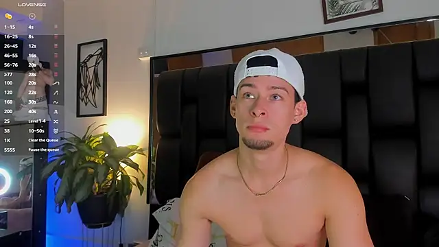 JadeSmiith  online show from November 26, 2025, 10:44 pm