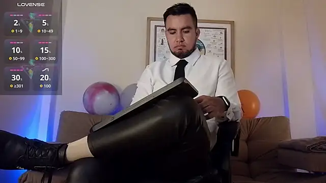 Snapshot of bradley_colt chatting on December 4, 2025, 3:21 pm bradley colt online show from December 4, 2025, 3:21 pm