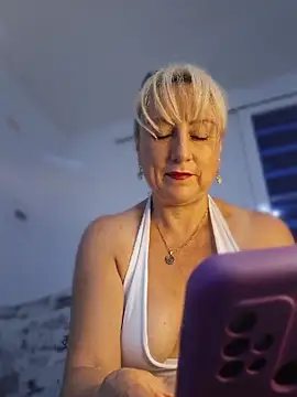 almaluna7 online show from March 31, 2026, 12:34 am