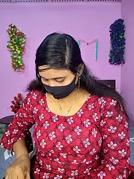 Hot Maleka online show from November 10, 2025, 3:11 pm