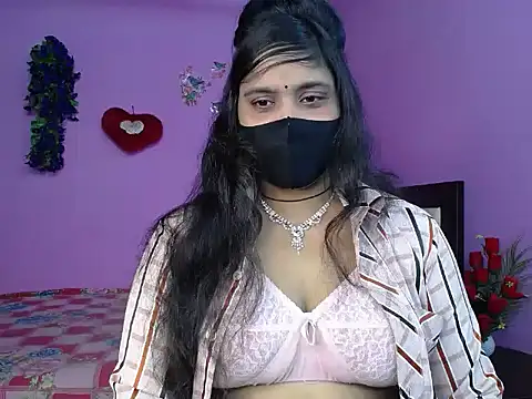 Hot Maleka online show from May 25, 2026, 5:19 pm