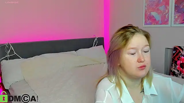 Snapshot of Sara_Robinson chatting on October 13, 2025, 2:44 am Sara Robinson online show from October 13, 2025, 2:44 am