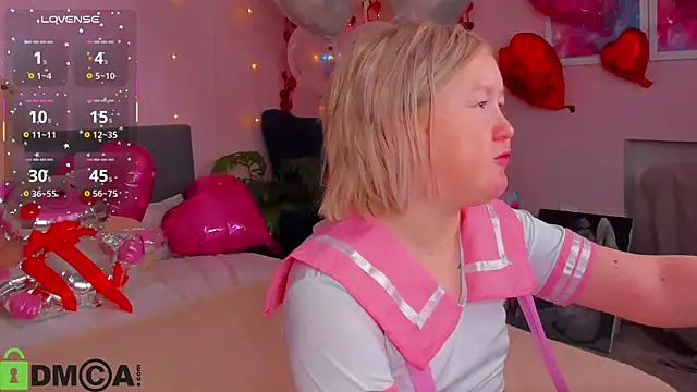 Snapshot of Sara_Robinson chatting on February 17, 2026, 2:08 am Sara Robinson online show from February 17, 2026, 2:08 am