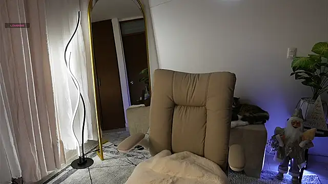 yourlilo24 online show from November 28, 2025, 4:26 am