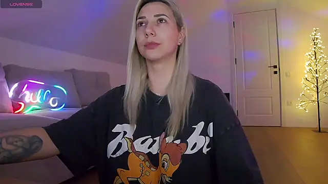 Snapshot of KhloeK chatting on January 12, 2026, 2:44 pm KhloeK online show from January 12, 2026, 2:44 pm