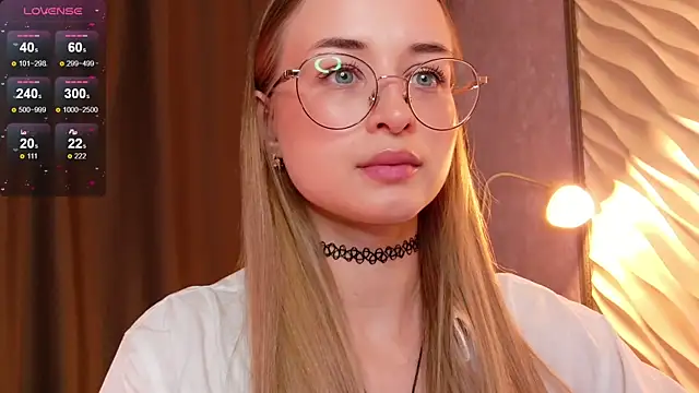 Tiffanyhunt online show from November 21, 2025, 1:43 pm