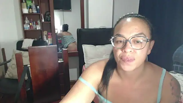 Snapshot of miia-big1boobs_ chatting on March 18, 2025, 2:25 am miia-big1boobs online show from March 18, 2025, 2:25 am