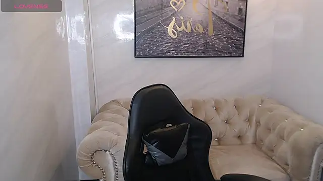 Snapshot of _Charlotte_v chatting on January 14, 2026, 1:50 pm Charlotte v online show from January 14, 2026, 1:50 pm