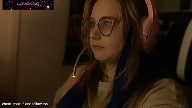 JacyWinslat online show from October 28, 2025, 3:25 pm