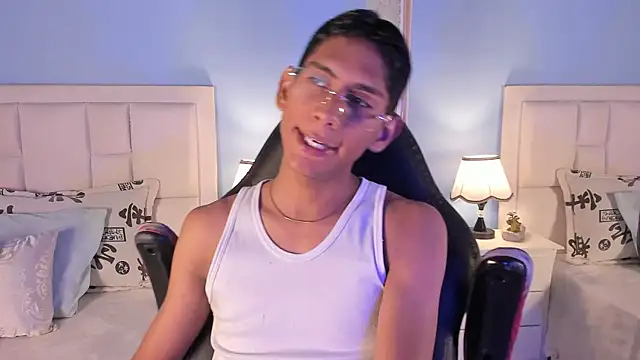 Nick Collins18 online show from October 16, 2025, 9:05 pm