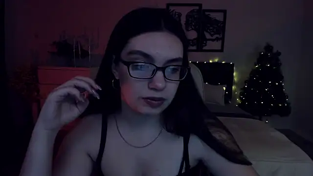Snapshot of DaniellaLovely chatting on December 10, 2024, 11:22 am DaniellaLovely online show from December 10, 2024, 11:22 am