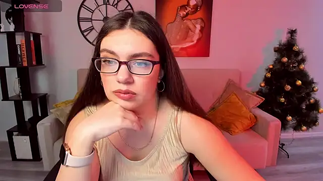 Snapshot of DaniellaLovely chatting on December 13, 2024, 10:19 am DaniellaLovely online show from December 13, 2024, 10:19 am