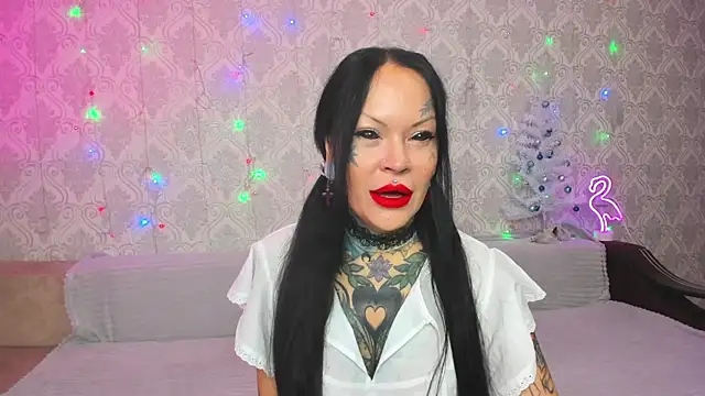 Snapshot of Megan_Black_Moon chatting on December 21, 2024, 5:03 am Megan Black Moon online show from December 21, 2024, 5:03 am