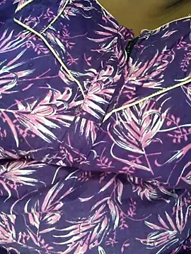 kavinila20 online show from September 28, 2025, 11:48 am