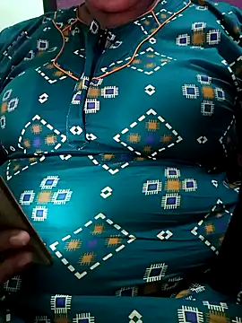 kavinila20 online show from October 6, 2025, 4:37 pm