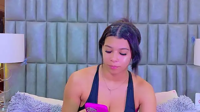 TiaraRosse online show from April 17, 2026, 12:30 pm