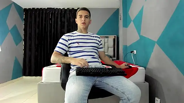 simookeler online show from December 31, 2024, 8:23 pm