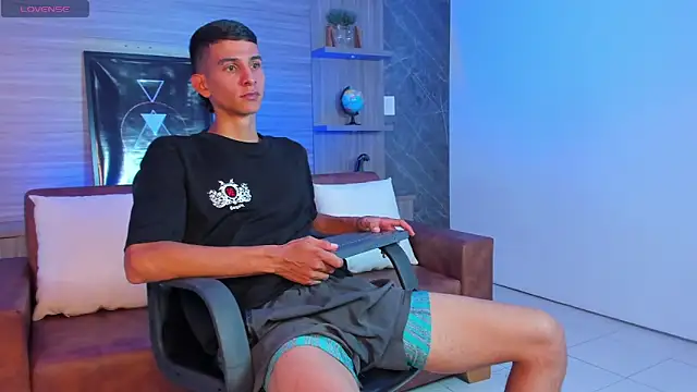 Snapshot of Aaron_Scoot chatting on January 6, 2026, 8:01 pm Aaron Scoot online show from January 6, 2026, 8:01 pm