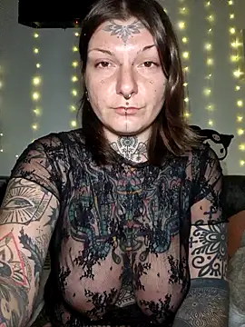 Snapshot of lizzardqueeen chatting on December 22, 2025, 1:24 am lizzardqueeen online show from December 22, 2025, 1:24 am