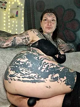 Snapshot of lizzardqueeen chatting on January 10, 2026, 7:43 am lizzardqueeen online show from January 10, 2026, 7:43 am