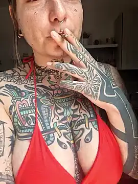 Snapshot of lizzardqueeen chatting on January 14, 2026, 1:50 pm lizzardqueeen online show from January 14, 2026, 1:50 pm