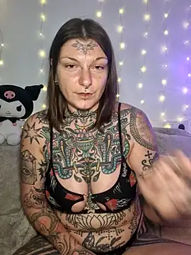 Snapshot of lizzardqueeen chatting on February 7, 2026, 11:41 pm lizzardqueeen online show from February 7, 2026, 11:41 pm