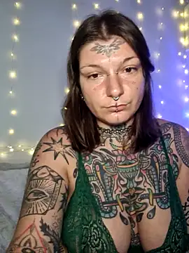 Snapshot of lizzardqueeen chatting on February 10, 2026, 10:03 pm lizzardqueeen online show from February 10, 2026, 10:03 pm