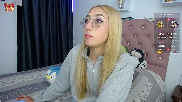 Soffy-brooks online show from December 15, 2025, 3:33 am