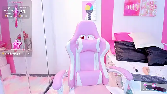 scarlette 15  online show from February 5, 2025, 6:46 am