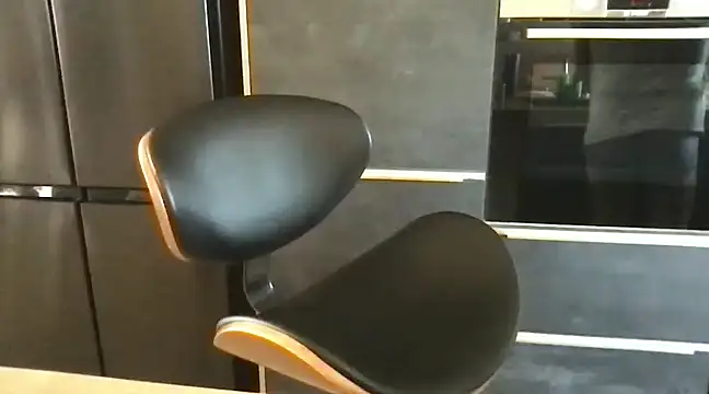 unconnudu21000 online show from January 13, 2025, 1:06 pm