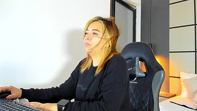 alma fenix online show from February 16, 2026, 12:45 pm