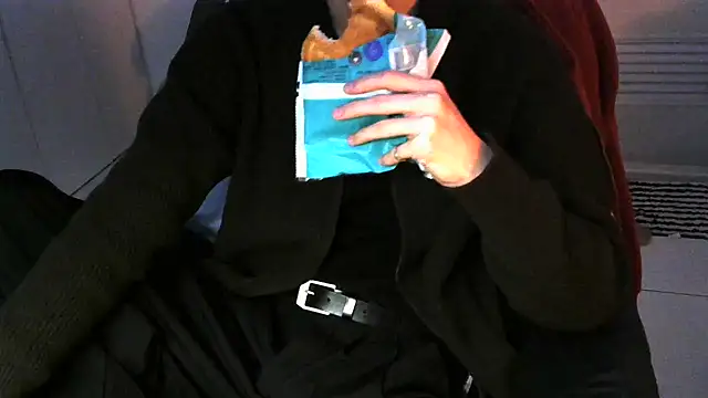 Snapshot of Ray175oo chatting on February 10, 2026, 5:50 pm Ray175oo online show from February 10, 2026, 5:50 pm