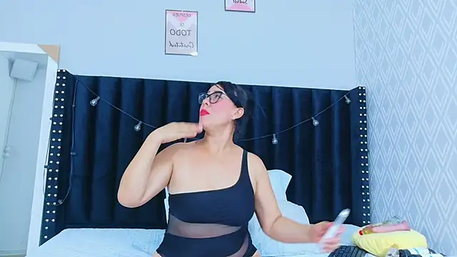 hotlatinateacher online show from October 23, 2025, 6:50 pm