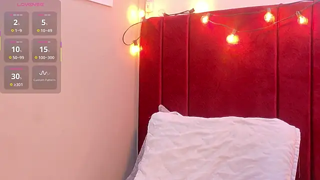 hotlatinateacher online show from November 14, 2025, 7:34 pm