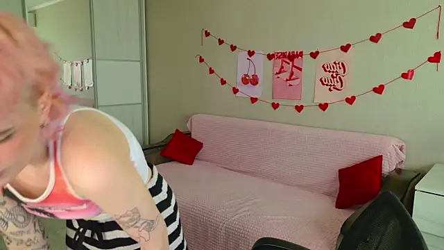 Snapshot of School_Love chatting on September 21, 2025, 11:12 am School Love online show from September 21, 2025, 11:12 am