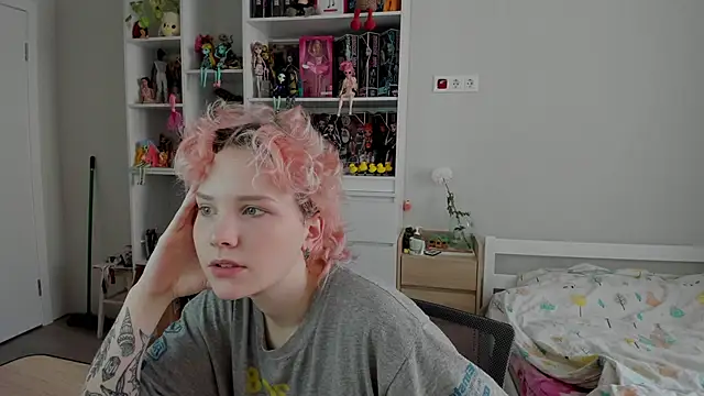 School Love online show from November 26, 2025, 7:09 am