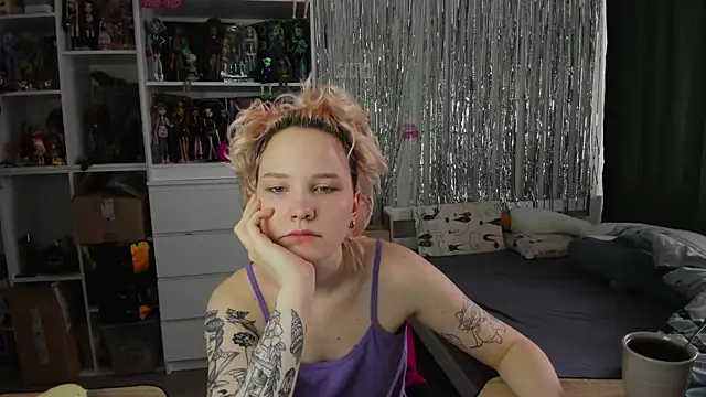 School Love online show from April 2, 2026, 7:06 am