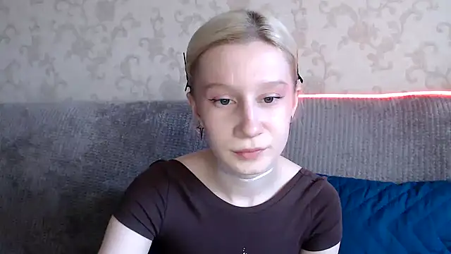 Snapshot of EnigmaSee chatting on October 19, 2025, 8:48 am EnigmaSee online show from October 19, 2025, 8:48 am