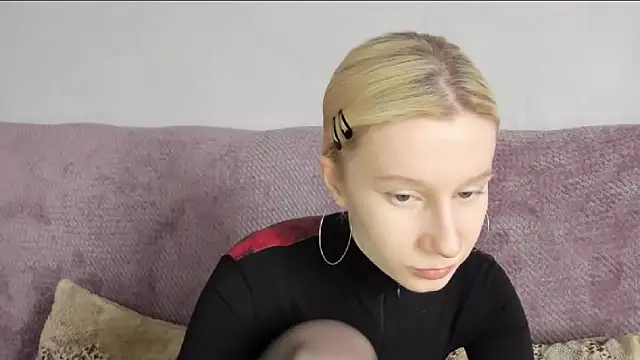 Snapshot of EnigmaSee chatting on October 27, 2025, 9:02 am EnigmaSee online show from October 27, 2025, 9:02 am