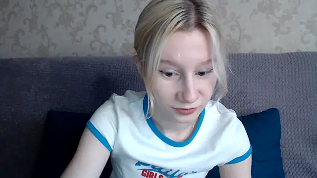 Snapshot of EnigmaSee chatting on November 5, 2025, 7:41 am EnigmaSee online show from November 5, 2025, 7:41 am