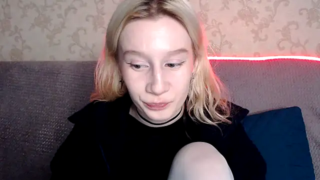 Snapshot of EnigmaSee chatting on November 20, 2025, 1:50 am EnigmaSee online show from November 20, 2025, 1:50 am