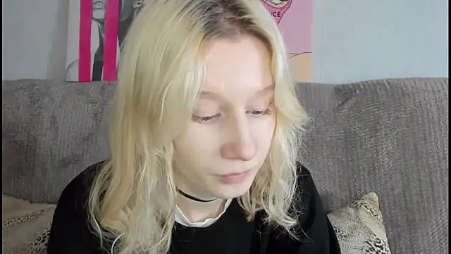 Snapshot of EnigmaSee chatting on November 21, 2025, 8:35 am EnigmaSee online show from November 21, 2025, 8:35 am