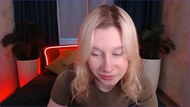 Snapshot of EnigmaSee chatting on November 26, 2025, 9:32 am EnigmaSee online show from November 26, 2025, 9:32 am