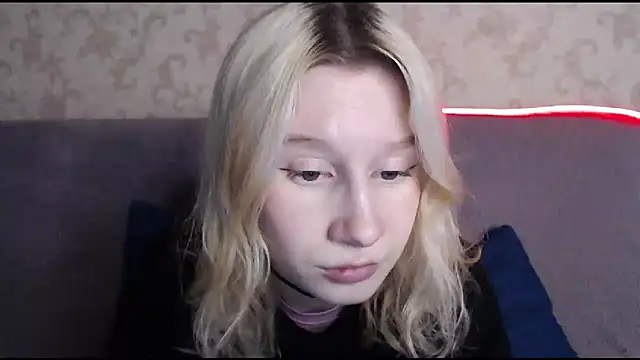 Snapshot of EnigmaSee chatting on November 27, 2025, 8:49 am EnigmaSee online show from November 27, 2025, 8:49 am