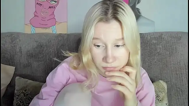 Snapshot of EnigmaSee chatting on November 30, 2025, 1:53 am EnigmaSee online show from November 30, 2025, 1:53 am