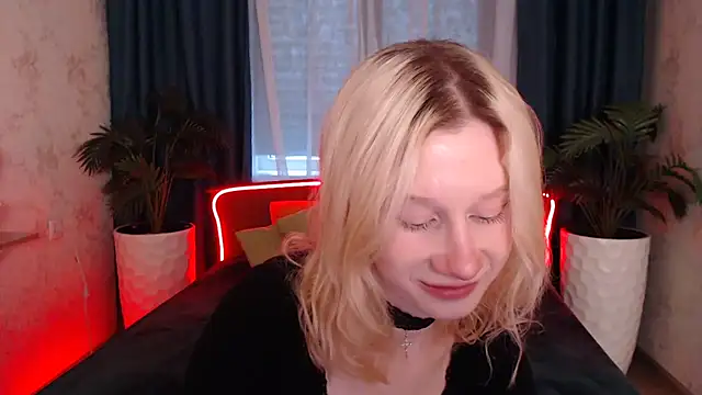 Snapshot of EnigmaSee chatting on December 3, 2025, 8:34 am EnigmaSee online show from December 3, 2025, 8:34 am