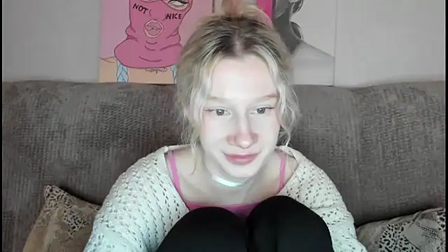 Snapshot of EnigmaSee chatting on December 5, 2025, 1:14 am EnigmaSee online show from December 5, 2025, 1:14 am