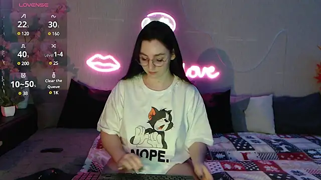 Fluffy Tiffy online show from January 20, 2025, 2:01 am