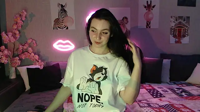 Fluffy Tiffy online show from February 6, 2025, 5:03 am